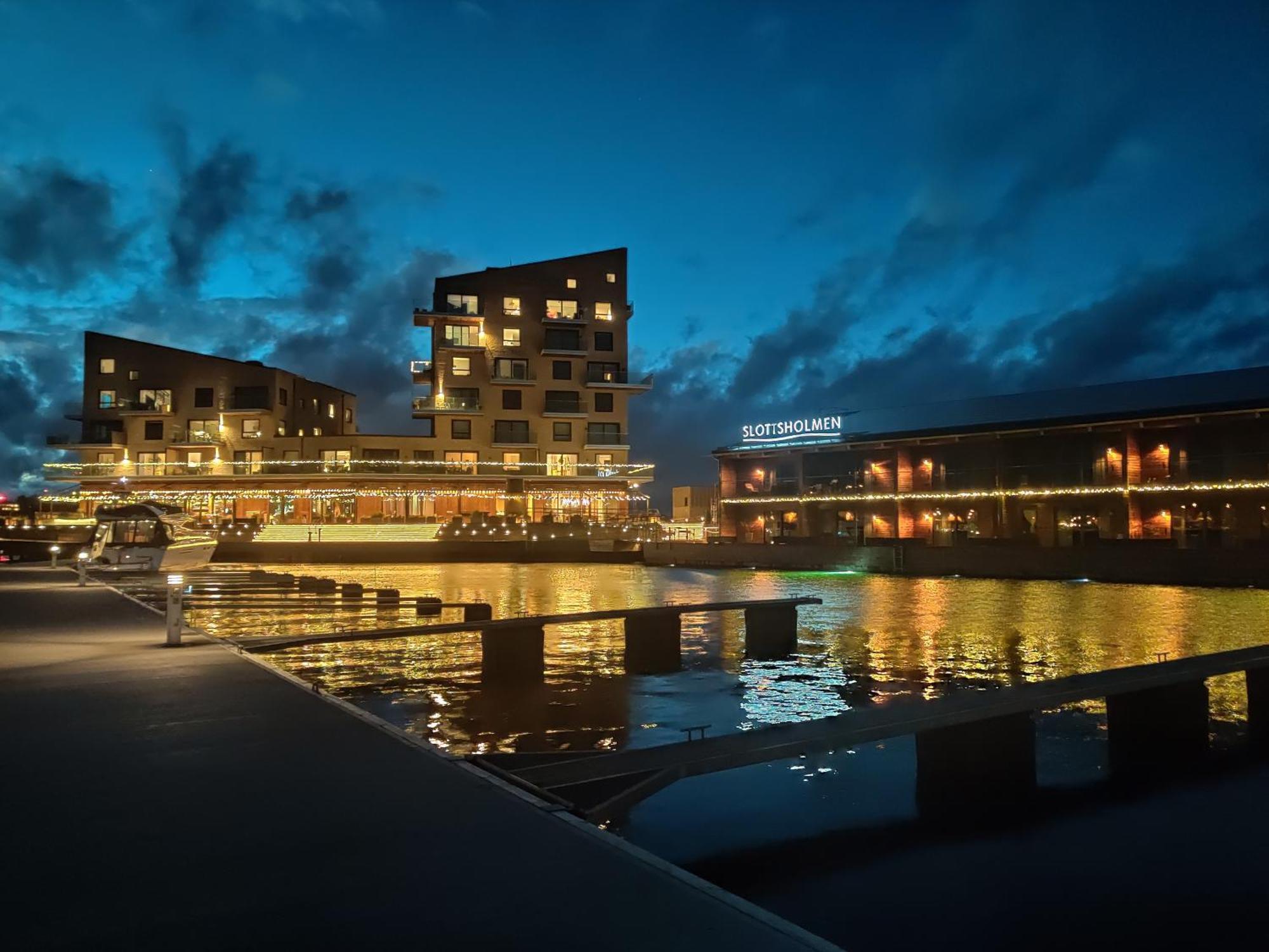 Slottsholmen Hotell Och Restaurang Vastervik Exterior photo